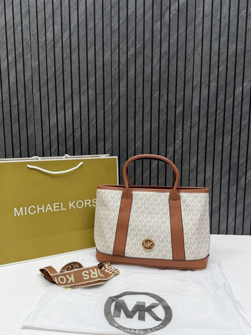Michaell Kors CB Lusia 100825 Medium SatchelBag With OriginalBox & DustCover