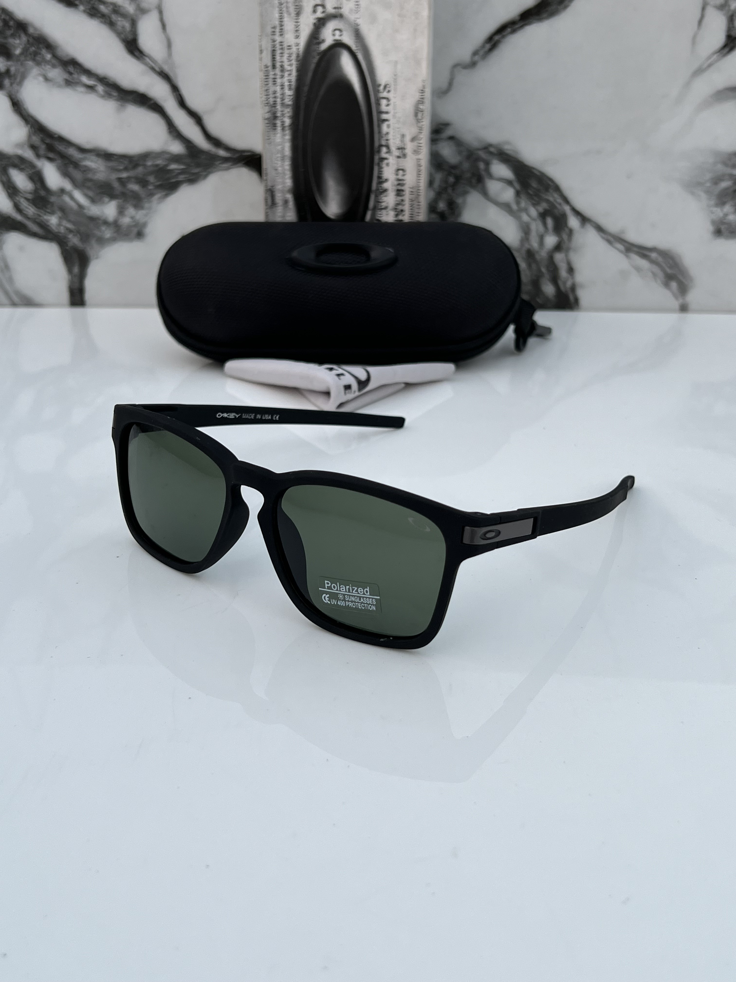 Oakly_5037_black
