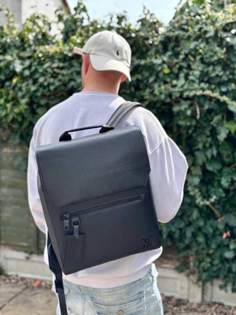 Louiis Vuitton LV M21367 Aerogram Fastline Backpack With Dust Bag & Tags (Black - 1182)